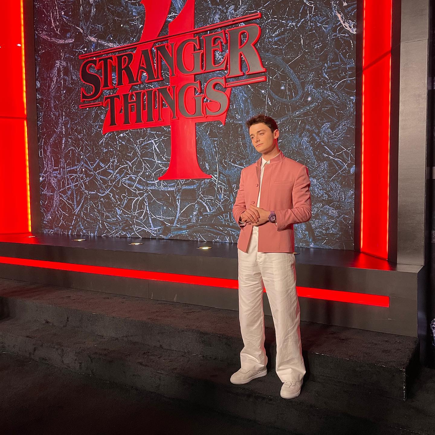 Ноа Шнапп совершил каминг-аут