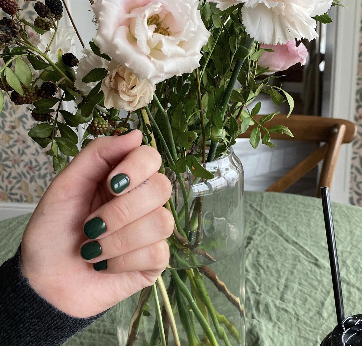 модные цвета маникюра 2023