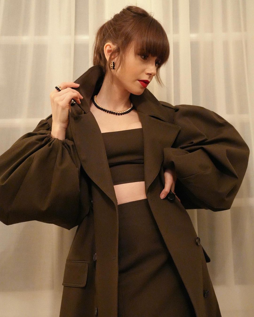 «Он называл меня шлюхой»: Лили Коллинз об абьюзивных отношениях