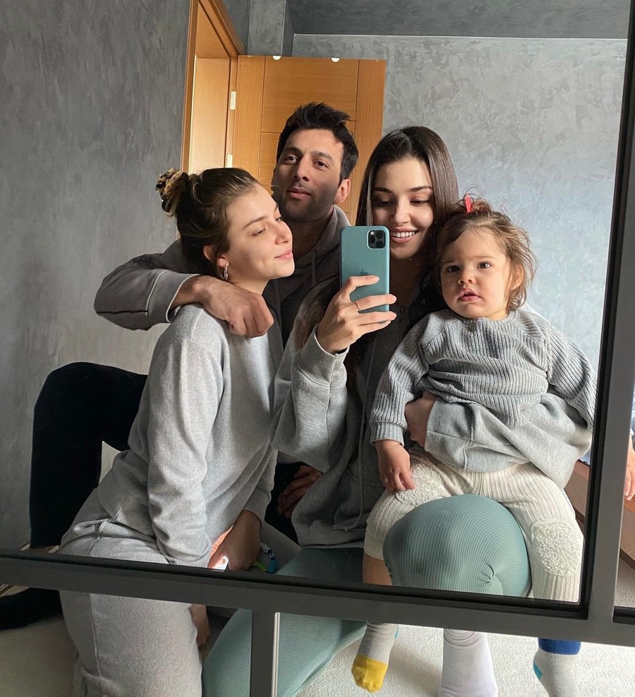 Ханде Эрчел усыновит