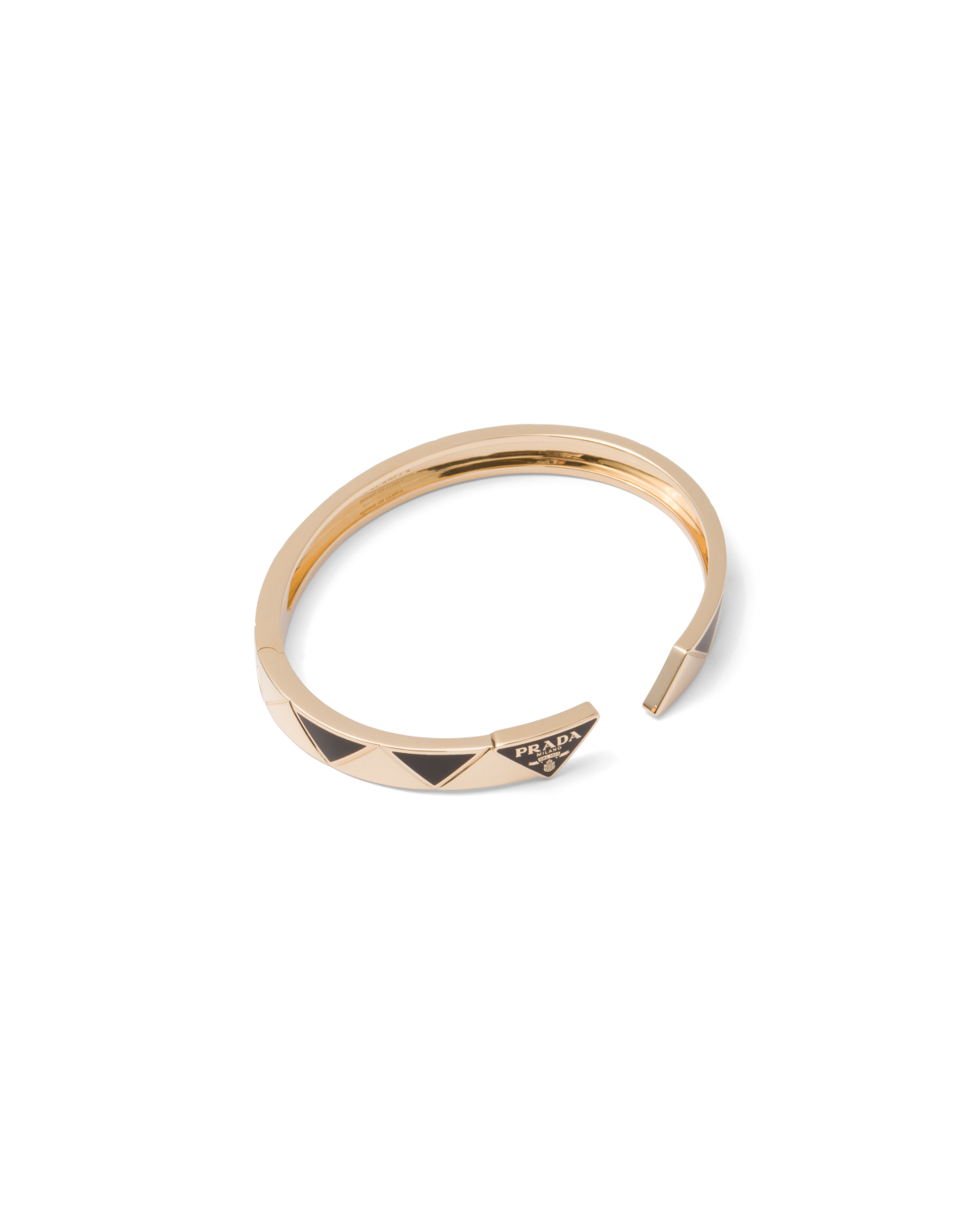 Бренд Prada представил коллекцию украшений из переработанного золота