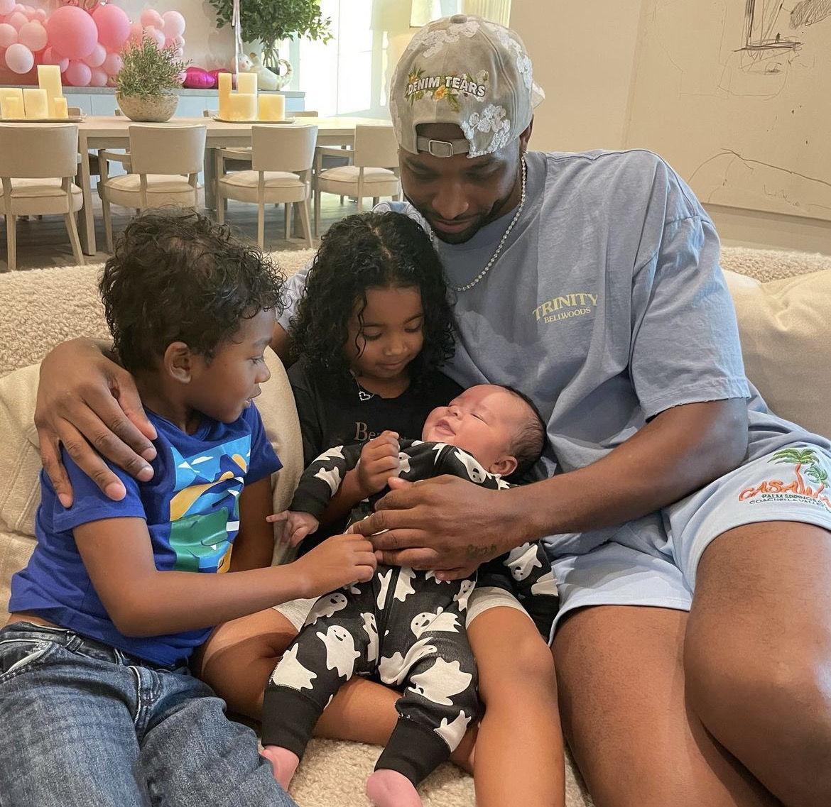 Хлои Кардашьян показала сына