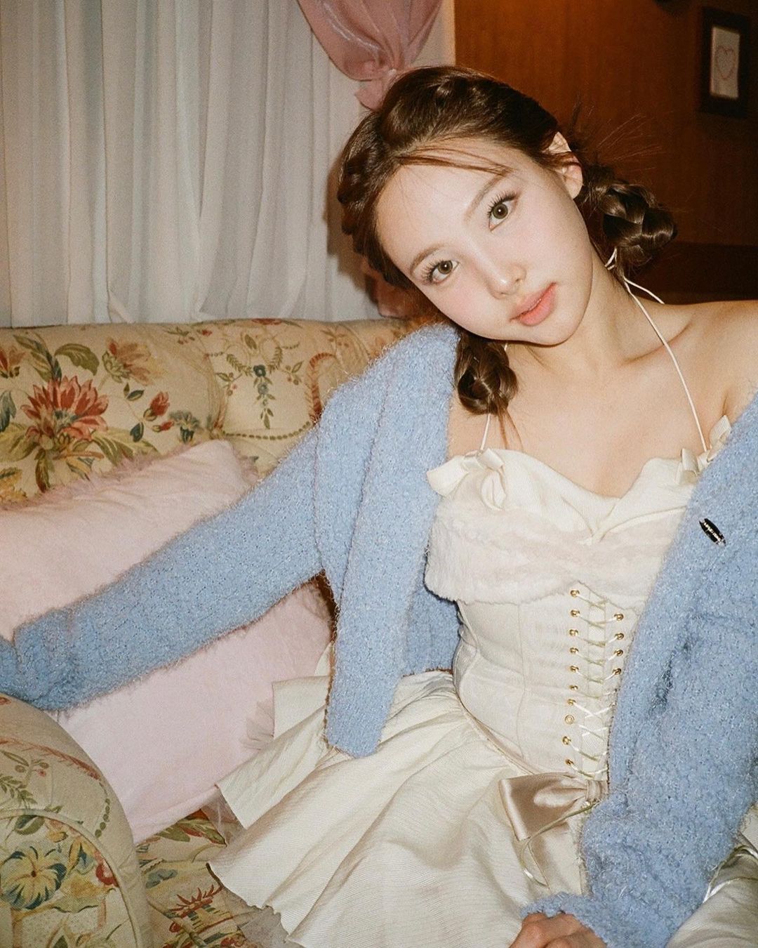 Анапада бір жезөкше бар.