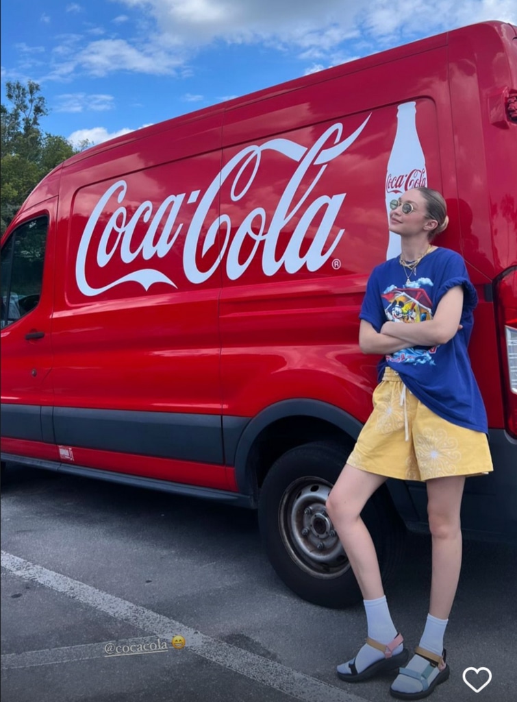 Джиджи Хадид день рождения Disney