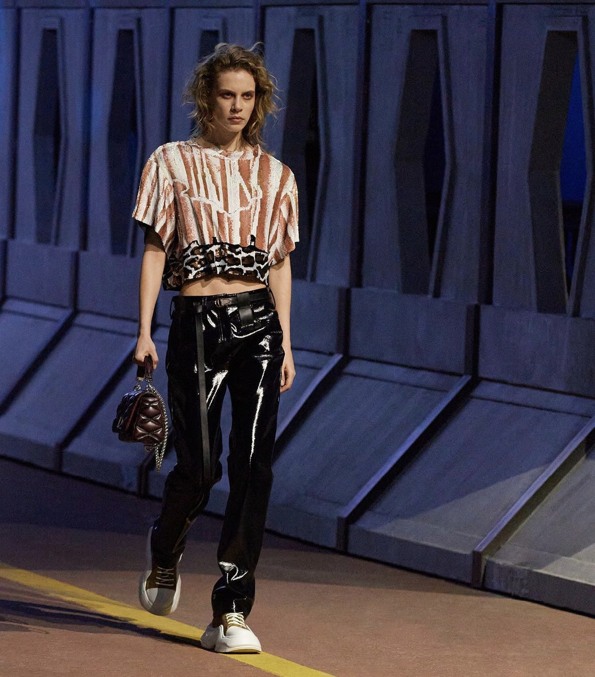 показ Louis Vuitton Pre-Fall 2023 в Сеуле