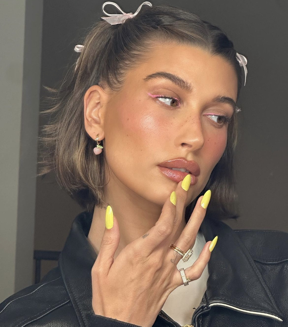 Хейли Бибер макияж 