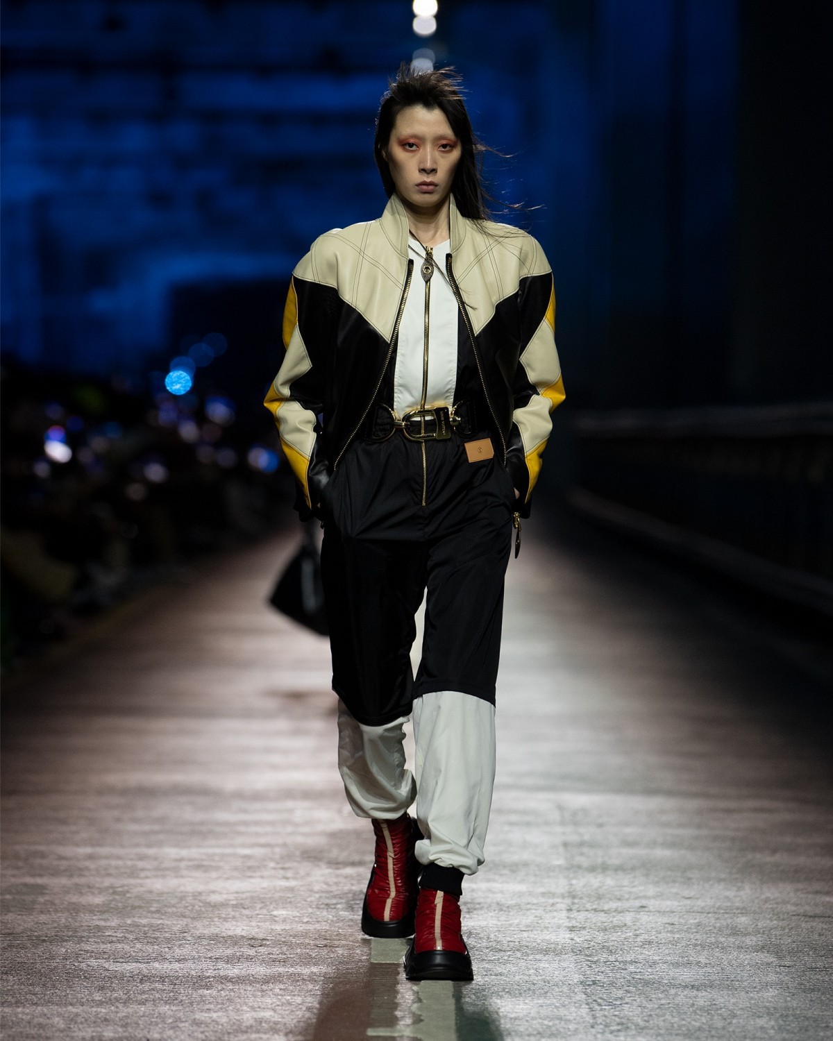 показ Louis Vuitton Pre-Fall 2023 в Сеуле