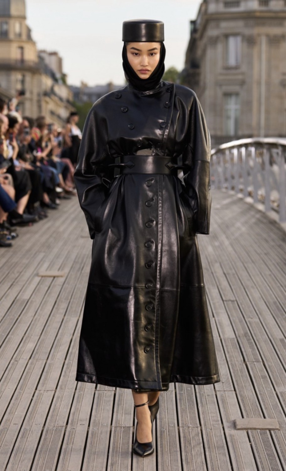 показ Alaïa Spring 2023