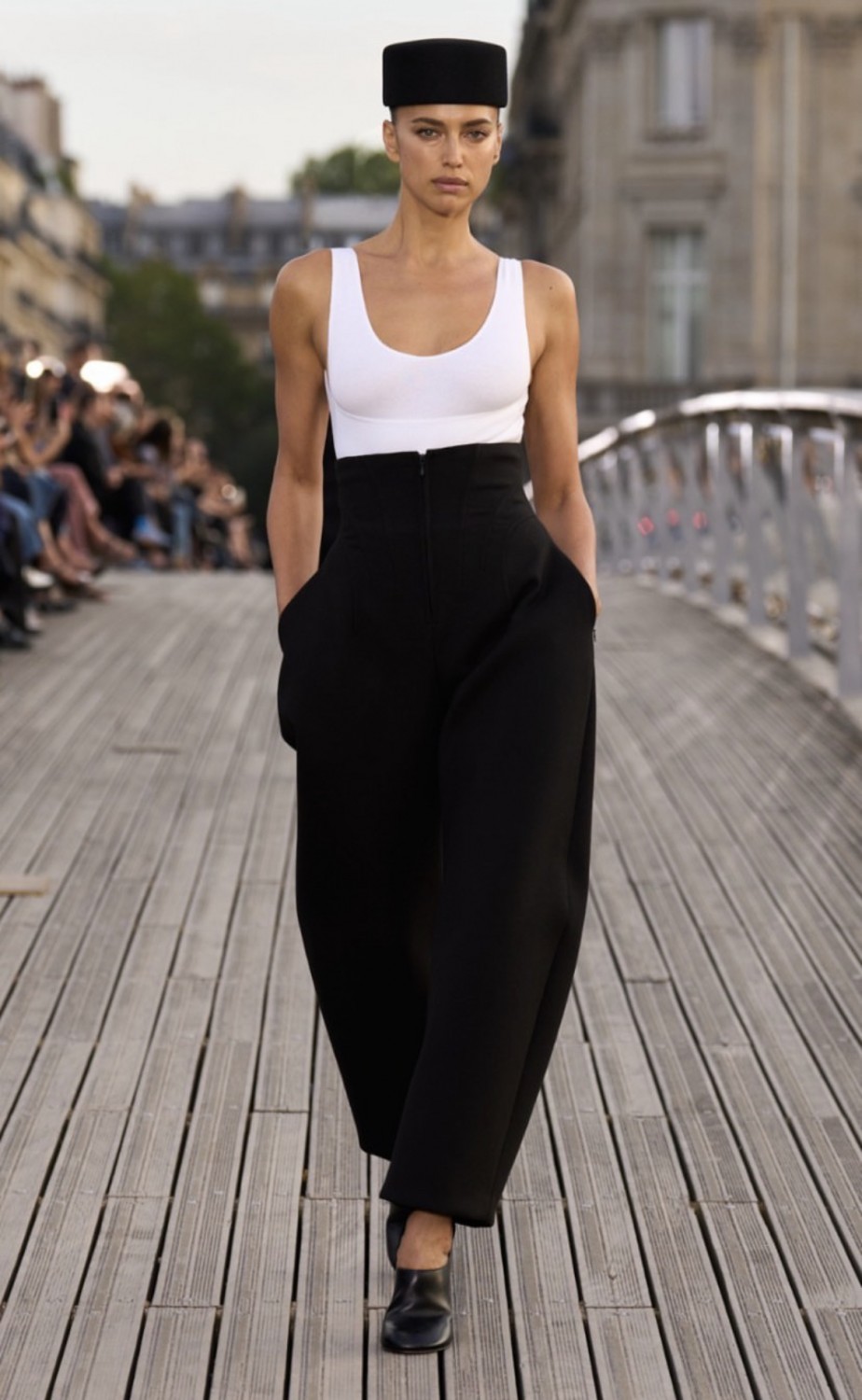 показ Alaïa Spring 2023