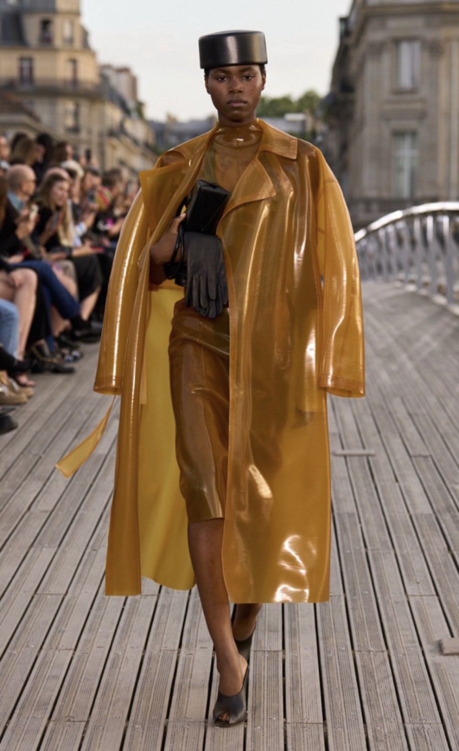 показ Alaïa Spring 2023