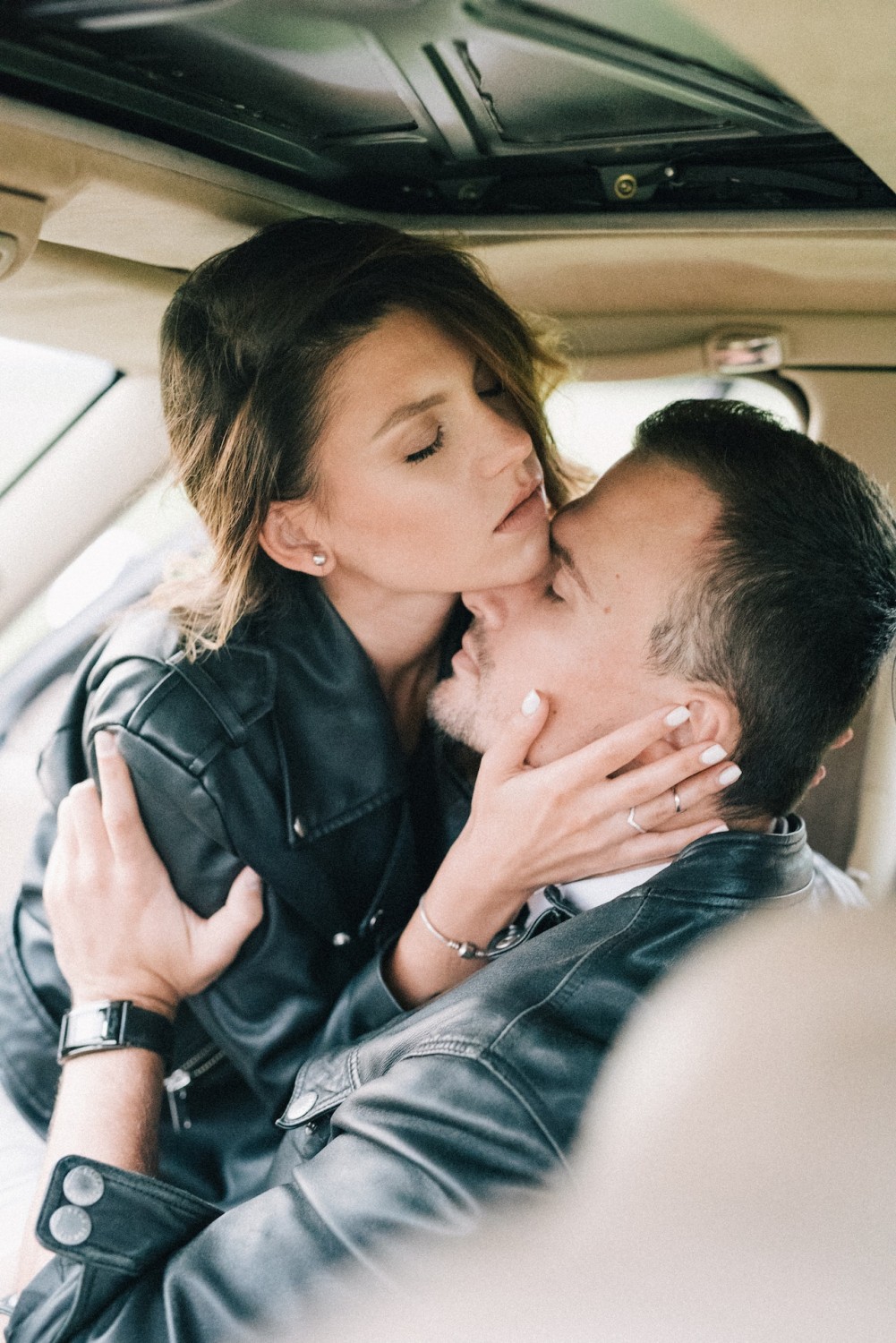 демонстрировать отношения