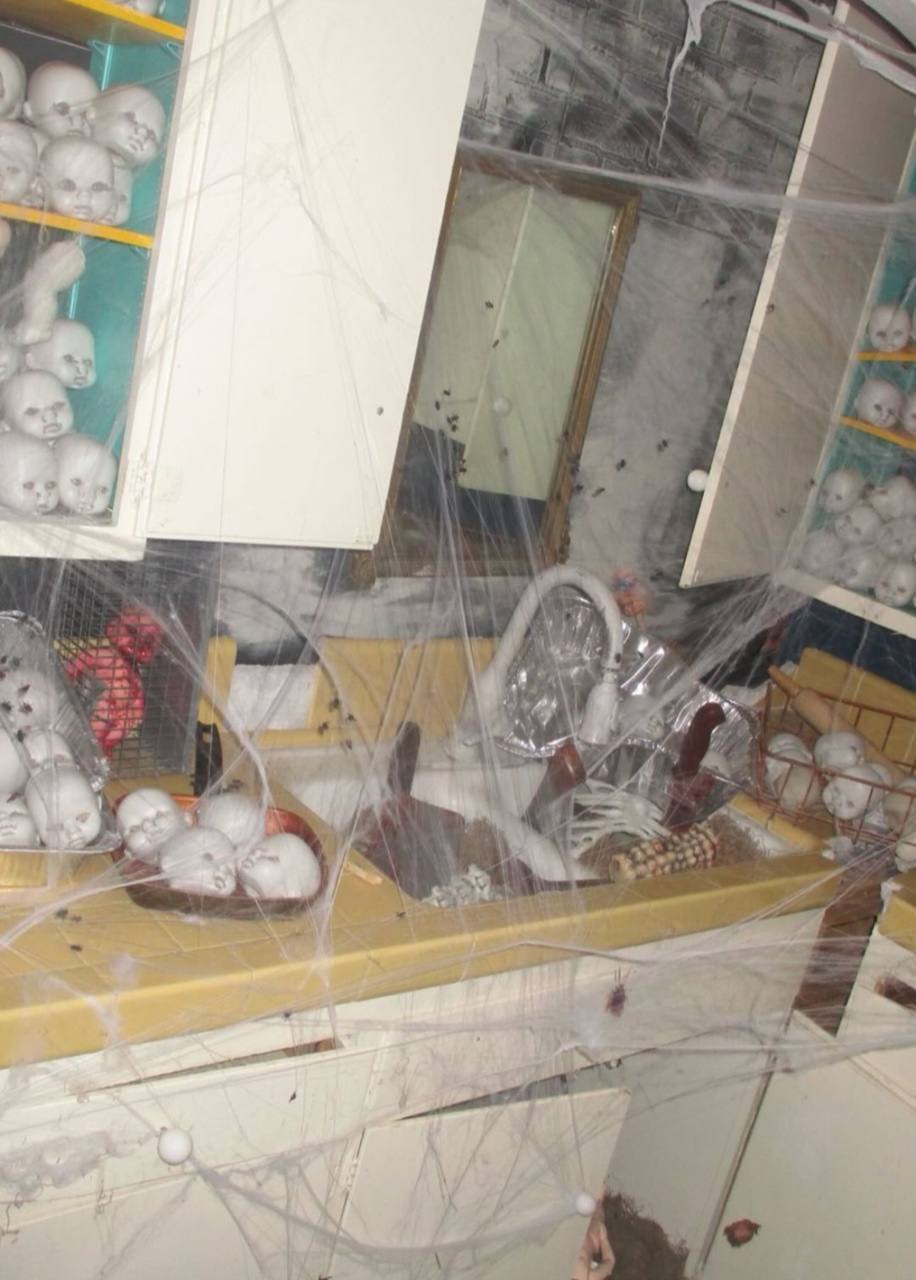 Ким Кардашьян дом Хэллоуин