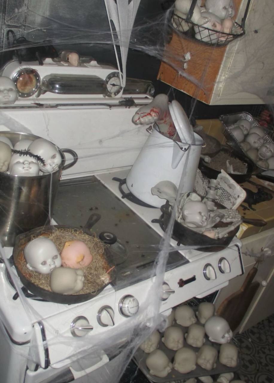 Ким Кардашьян дом Хэллоуин