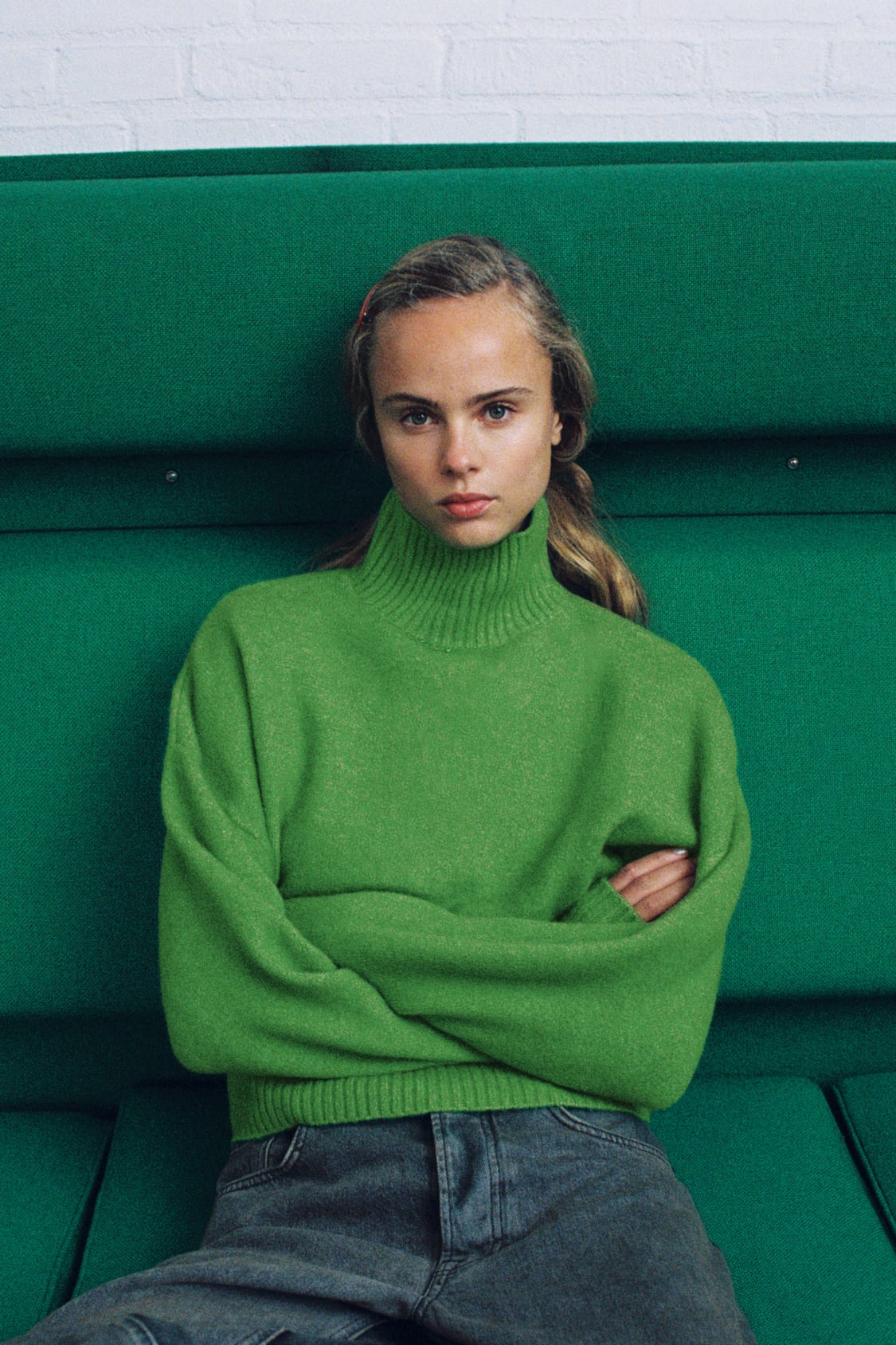 где купить яркий свитер