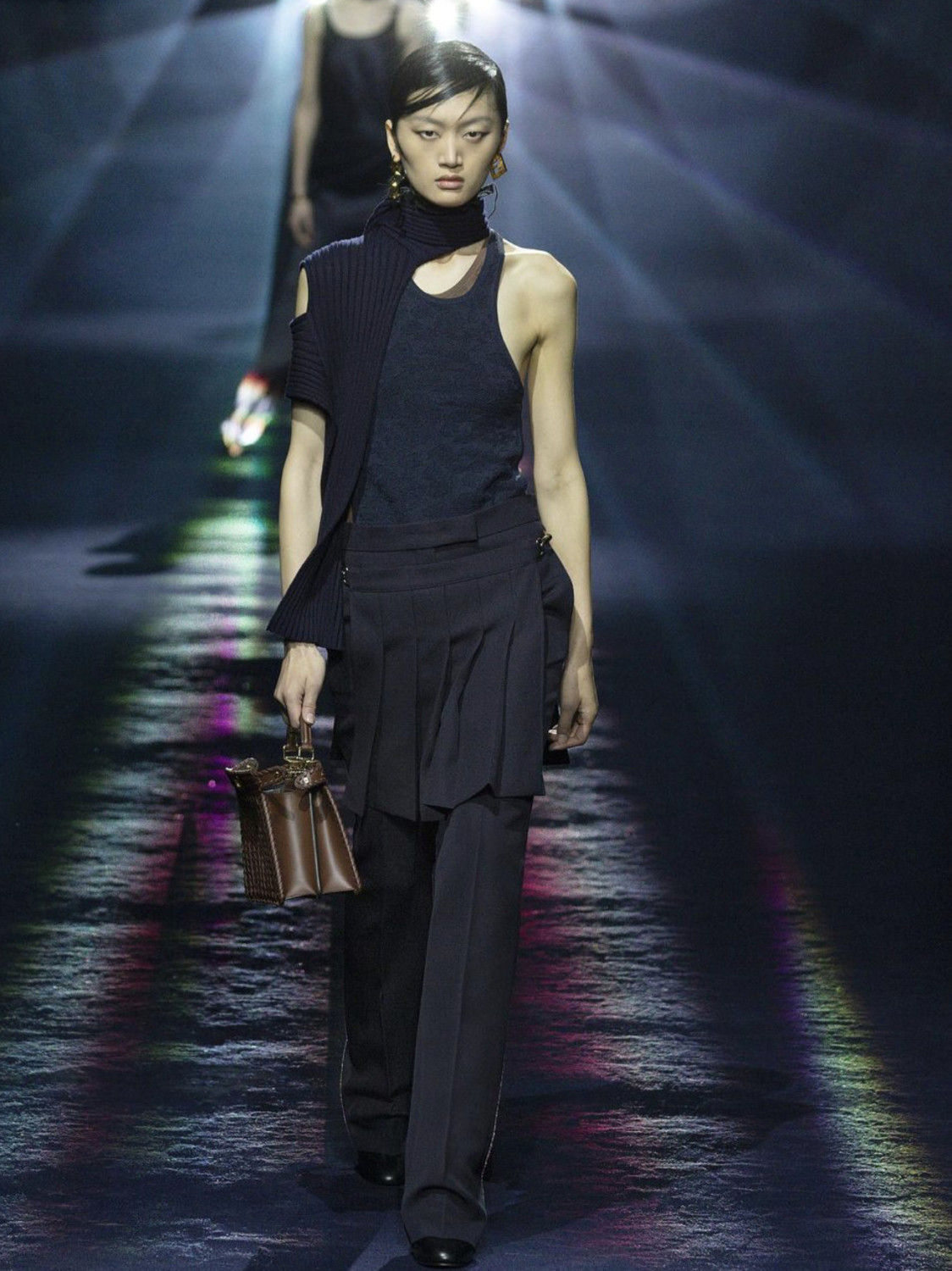 юбка поверх брюк тренд