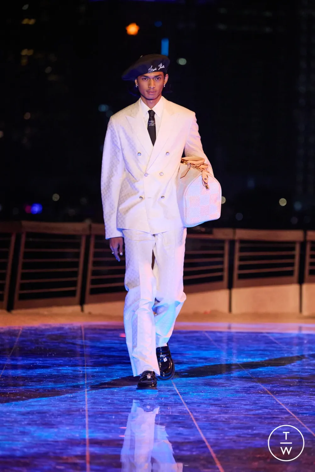 показ Louis Vuitton Pre-Fall 2024