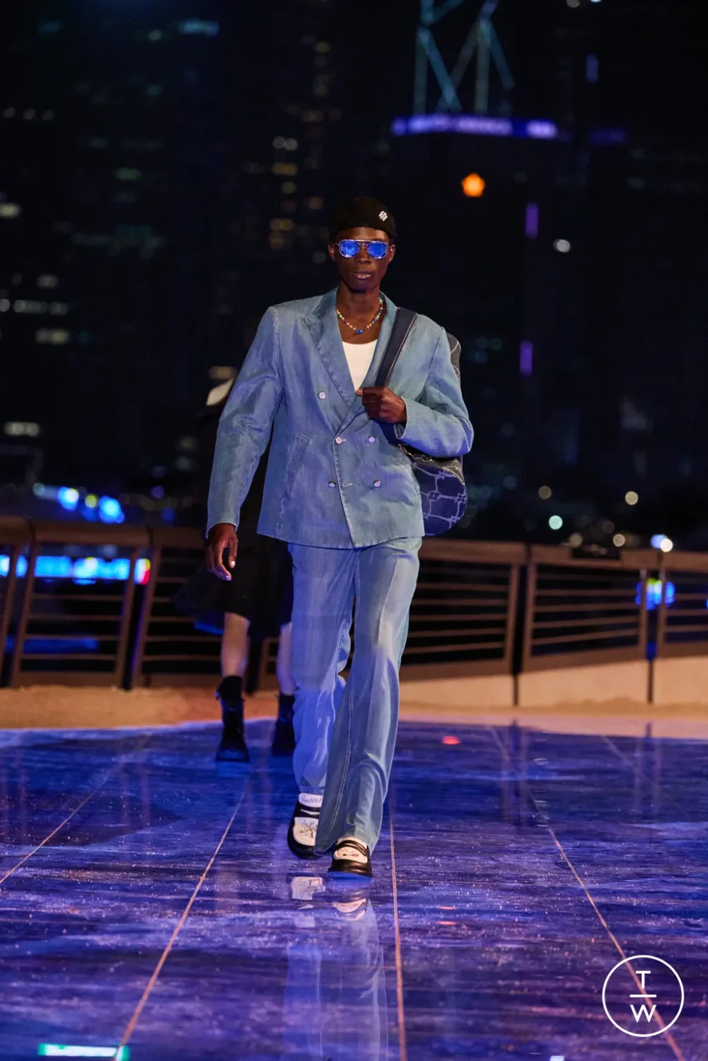 показ Louis Vuitton Pre-Fall 2024