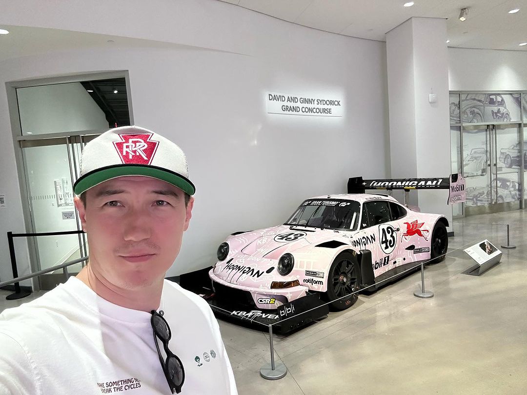 Жалаңаш кеуде фотосы