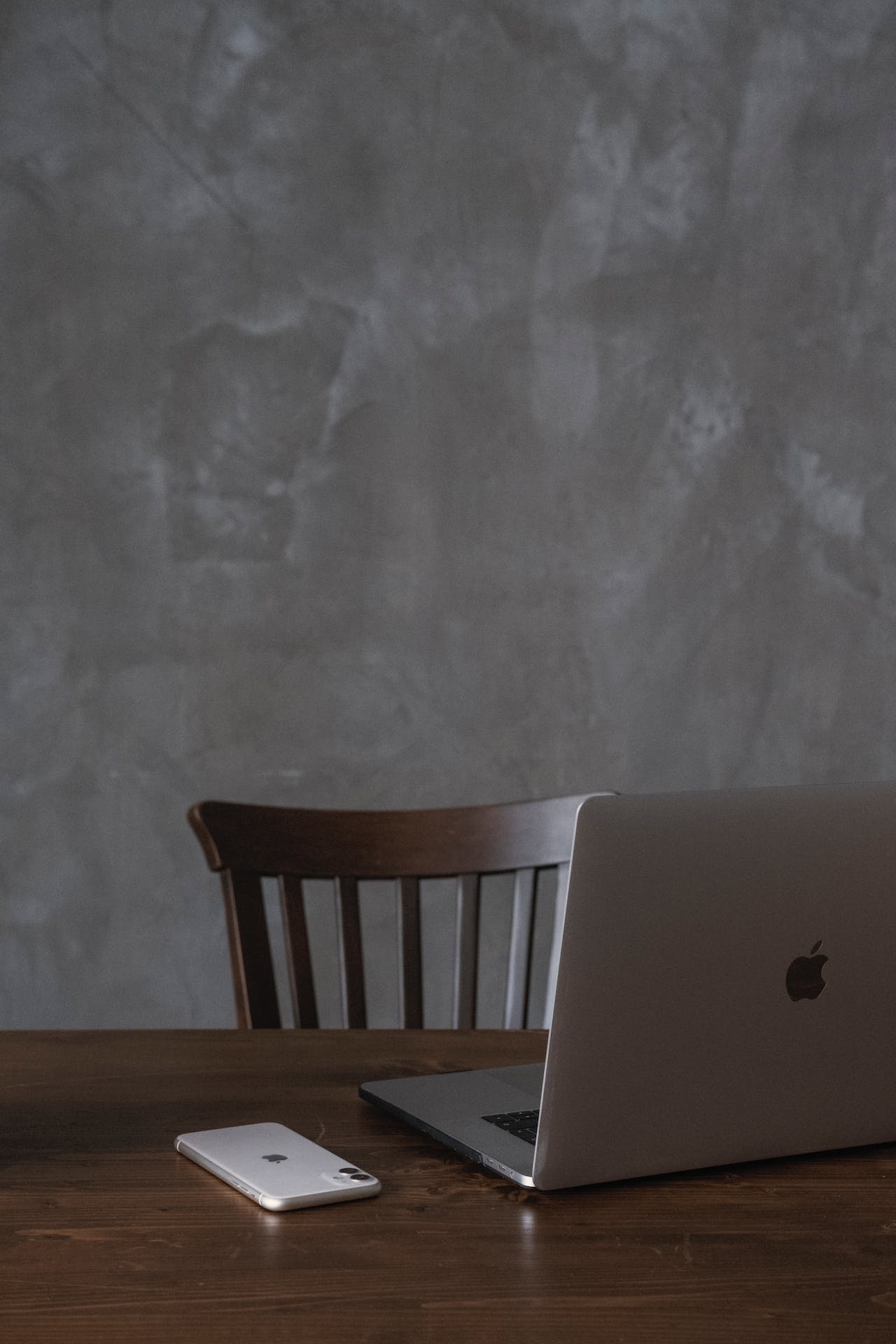 проверять телефон партнера