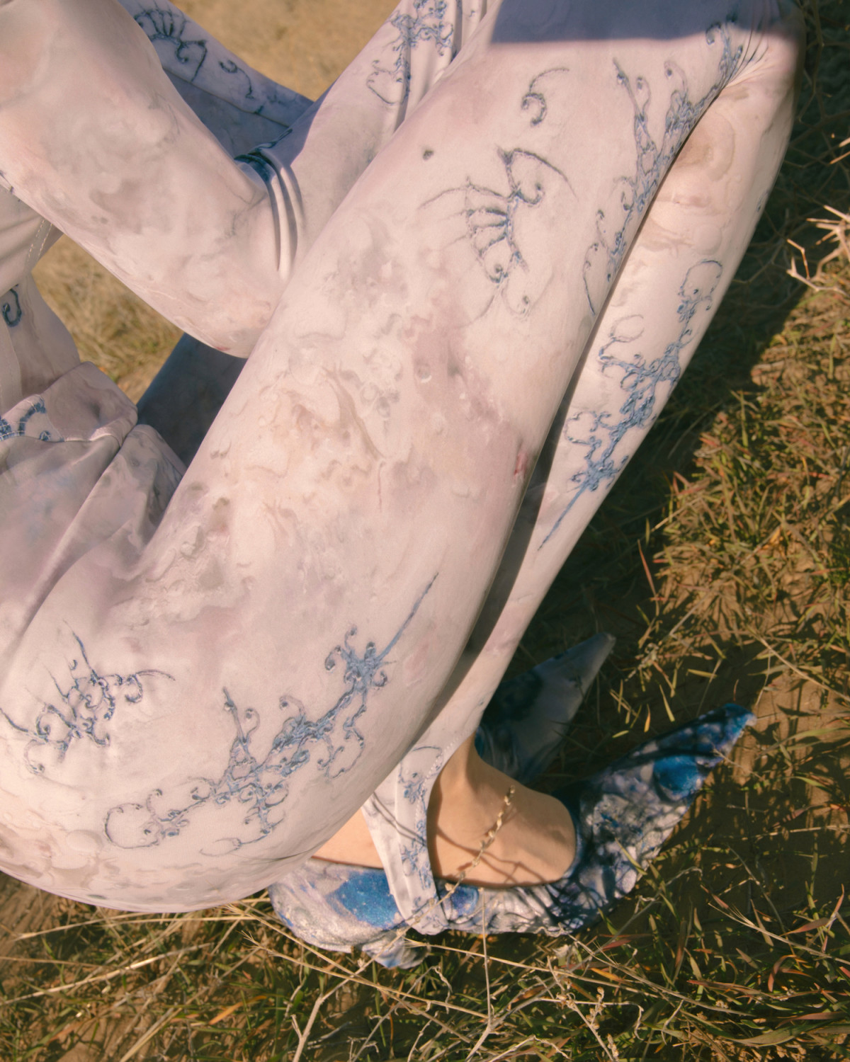 Алиса в стране реальности: эксклюзивная съемка для ELLE Kazakhstan