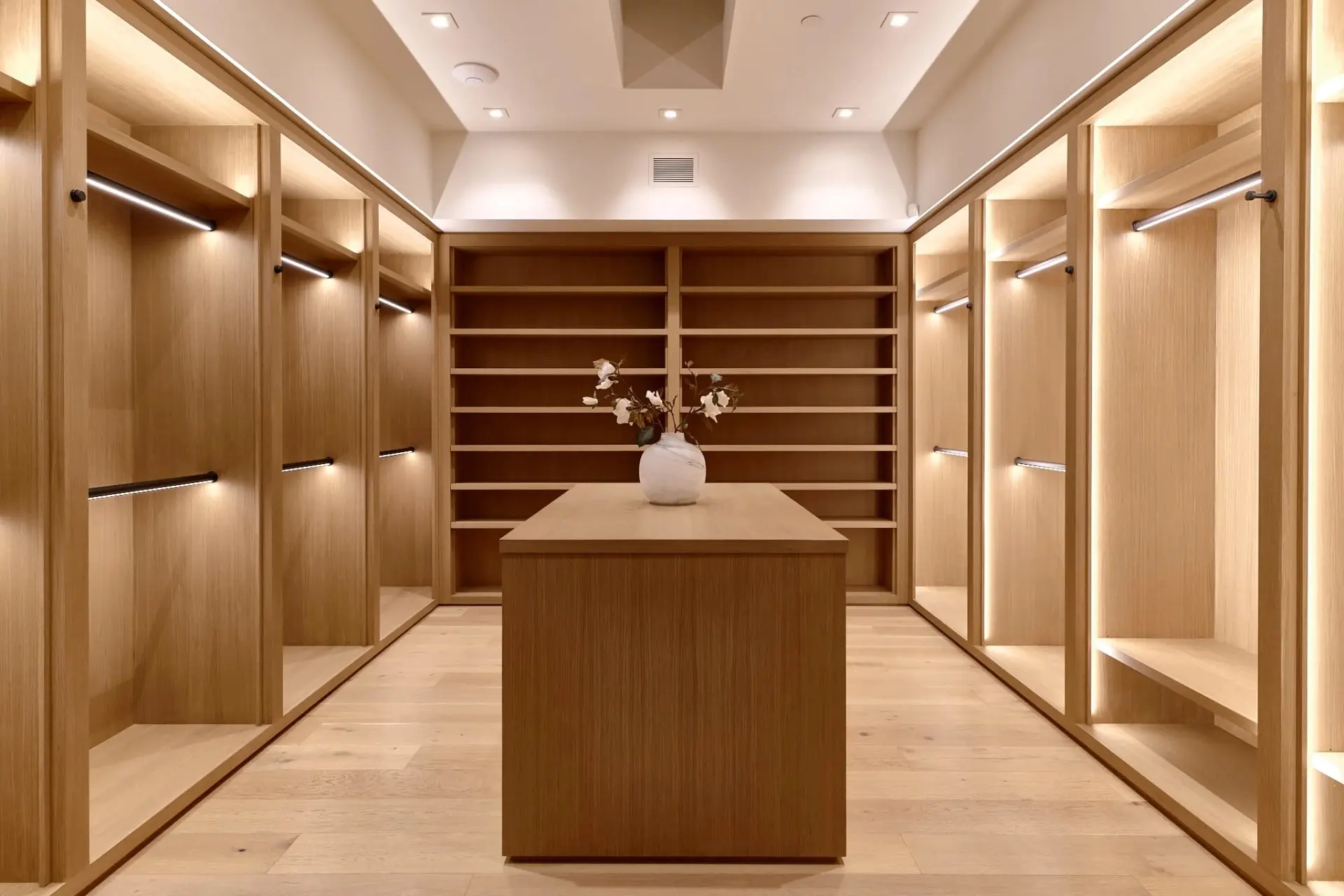 Кайли Дженнер Трэвис Скотт продают особняк