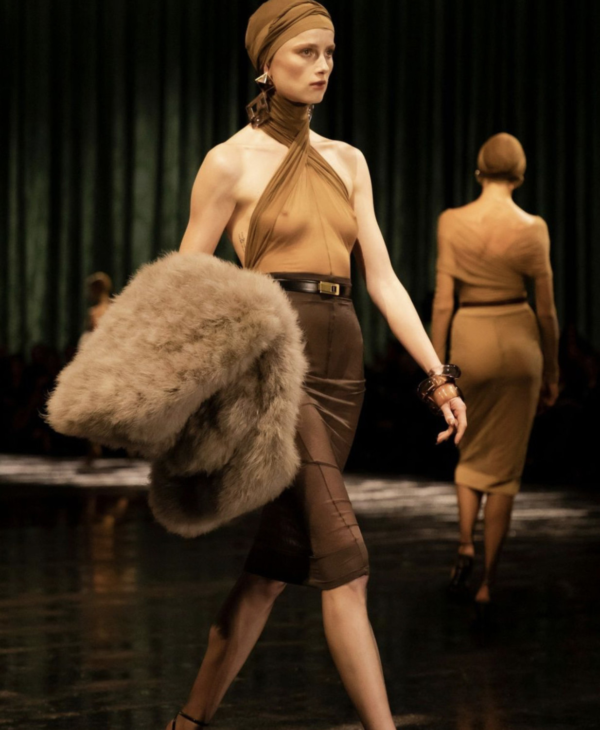 необычные аксессуары FW 2024