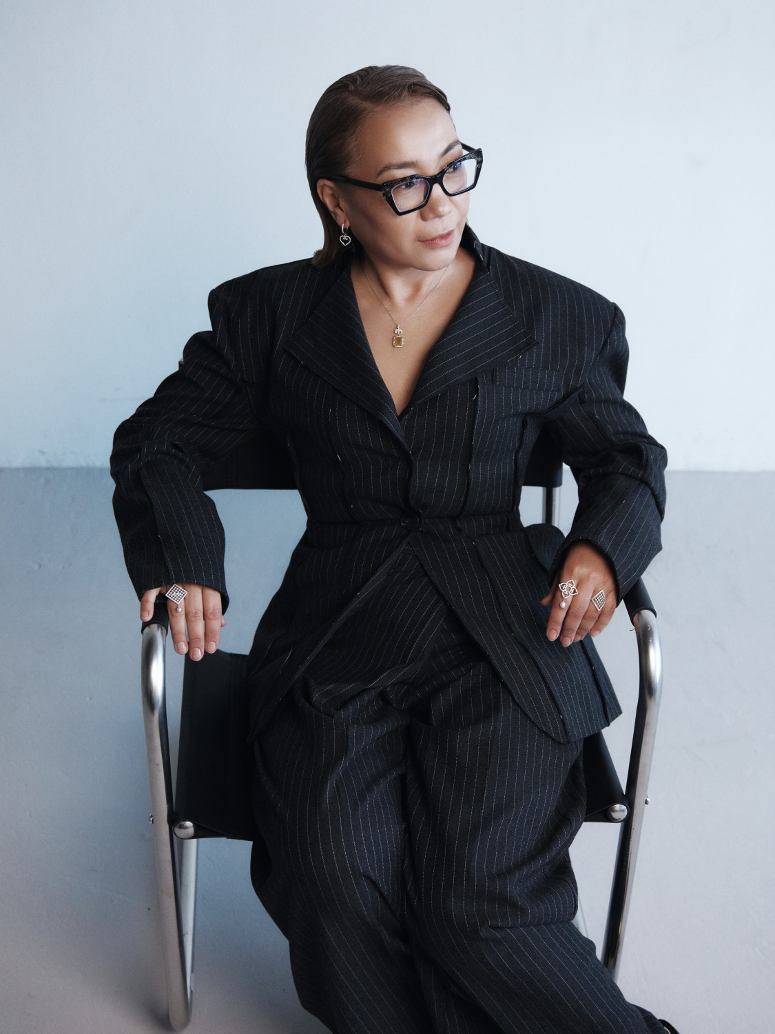 Қара нәсілділер біздің әйелдерді ұрады