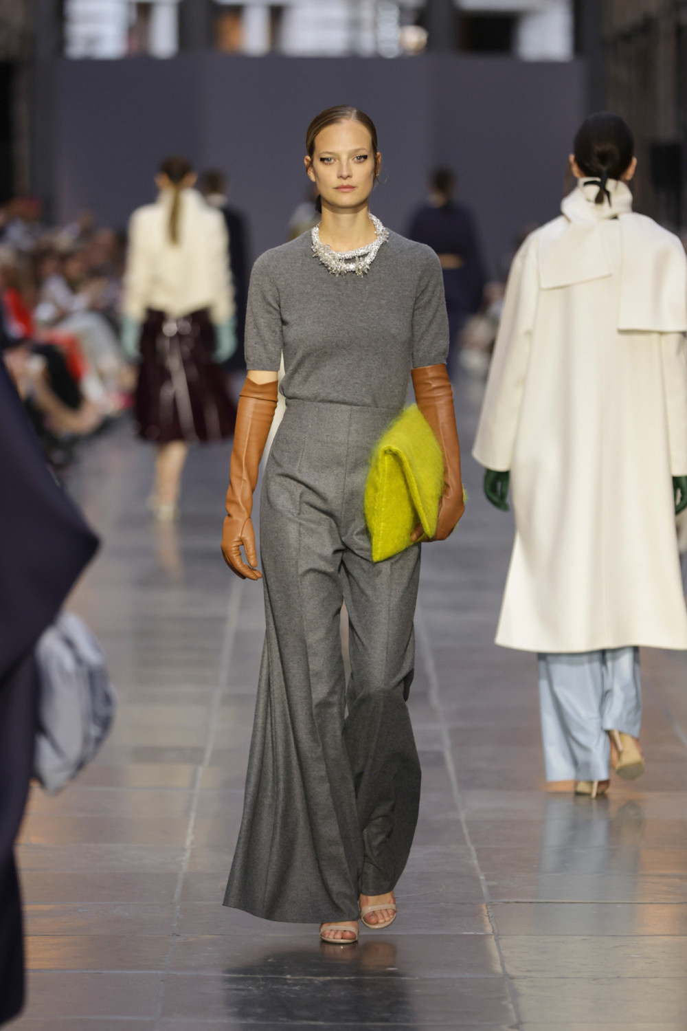 Әйелінің досын сиқыған порно видео