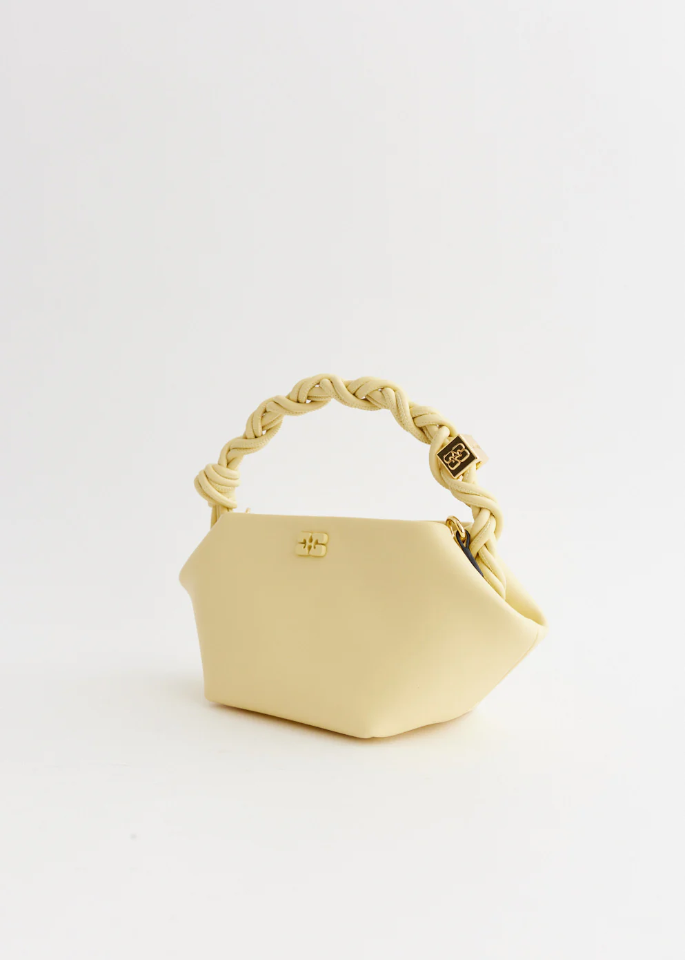 цвет сливочного масла тренд