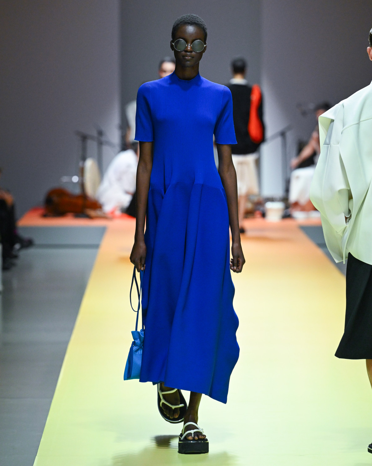 первый день Недели моды в Париже