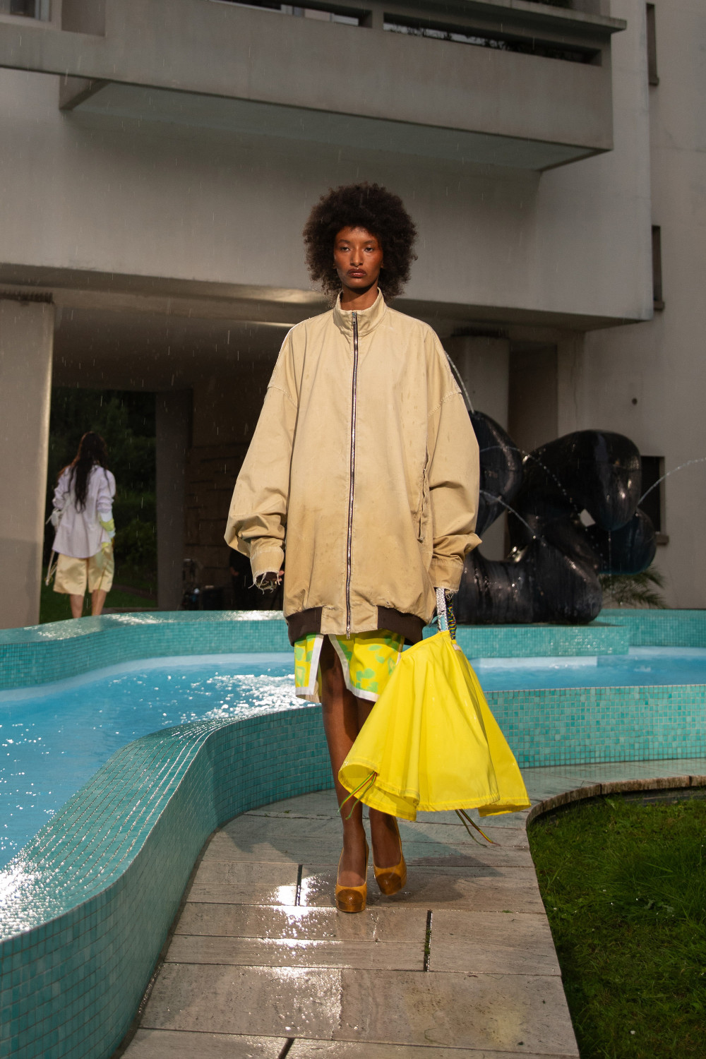 первый день Недели моды в Париже