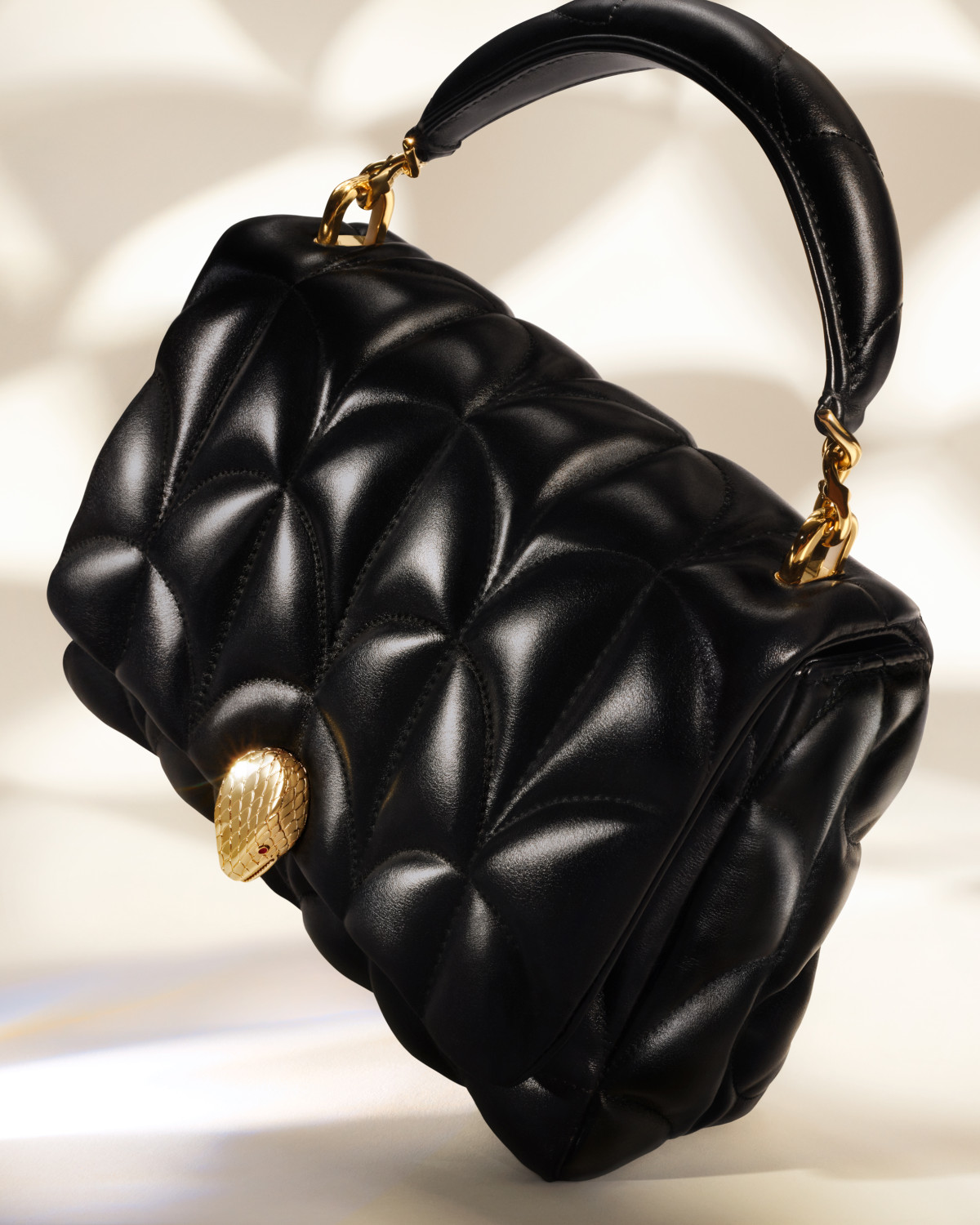 Мозаика императорских терм и фрагменты Древнего Рима в новой коллекции кожаных изделий и аксессуаров от Bvlgari