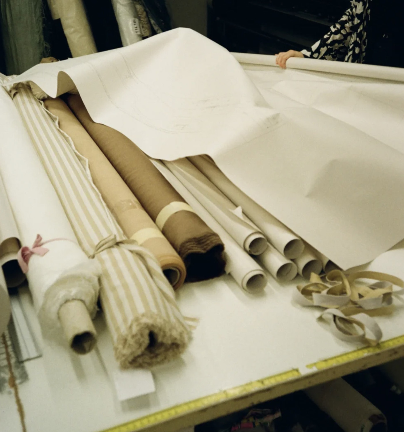 показ Nanushka SS 2025