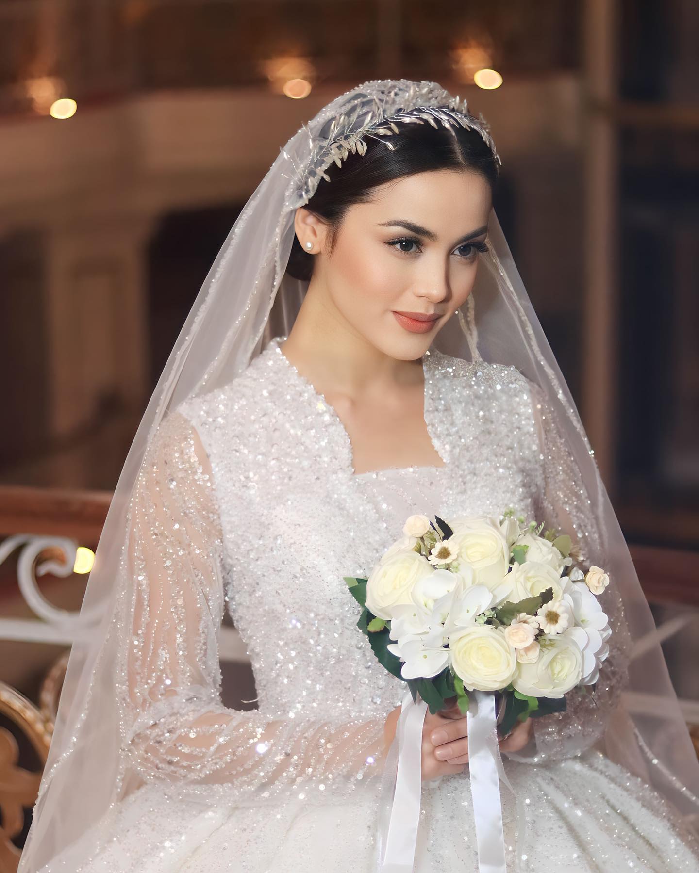 Дискотекадағы әйелдердің трусисыз және юбка астындағы порно видеоларын онлайн көріңіз.