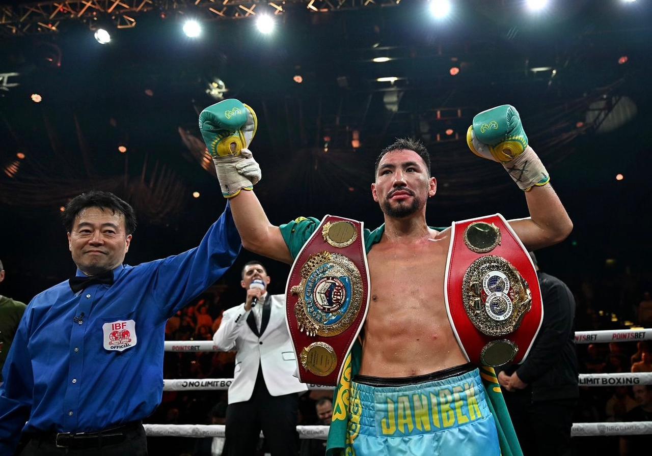 Qazaq style, пояса чемпиона по версиям WBO Global и WBC Continental Americas