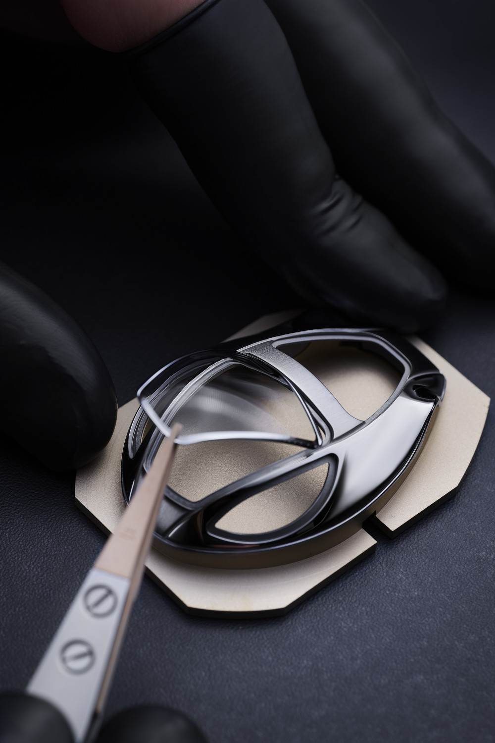 часы Serpenti Bvlgari MB&F