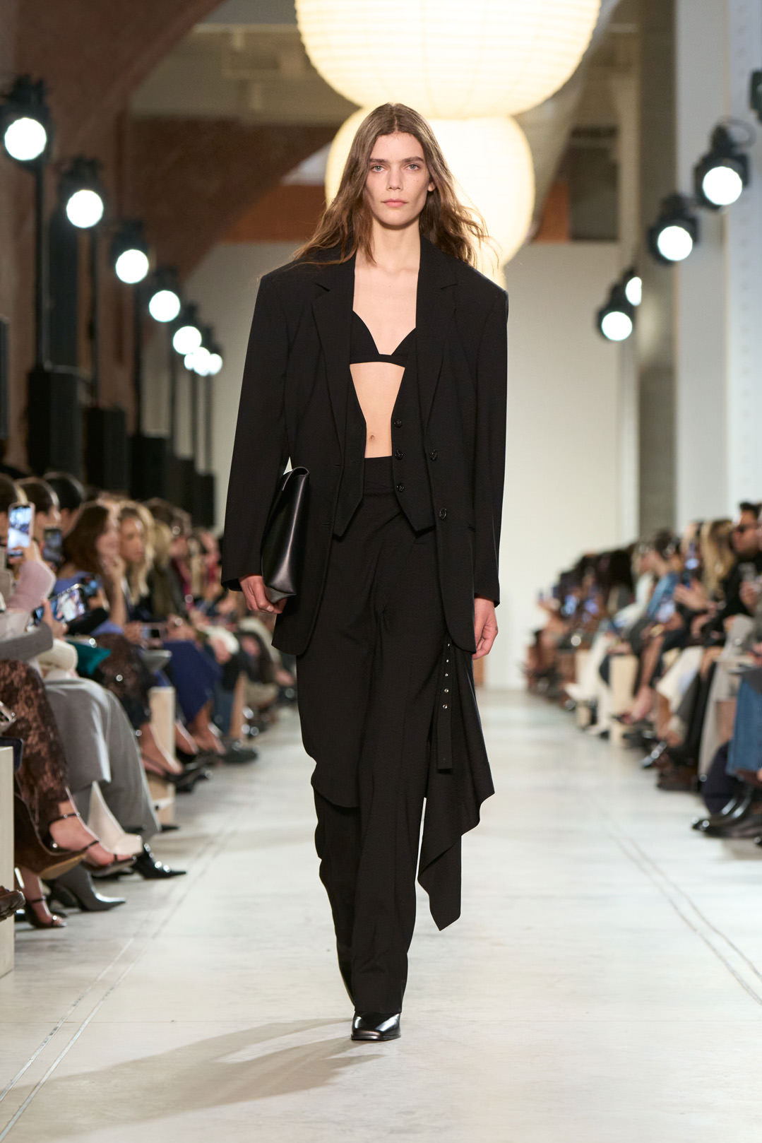 лучшие показы FW 2025 на Неделе моды