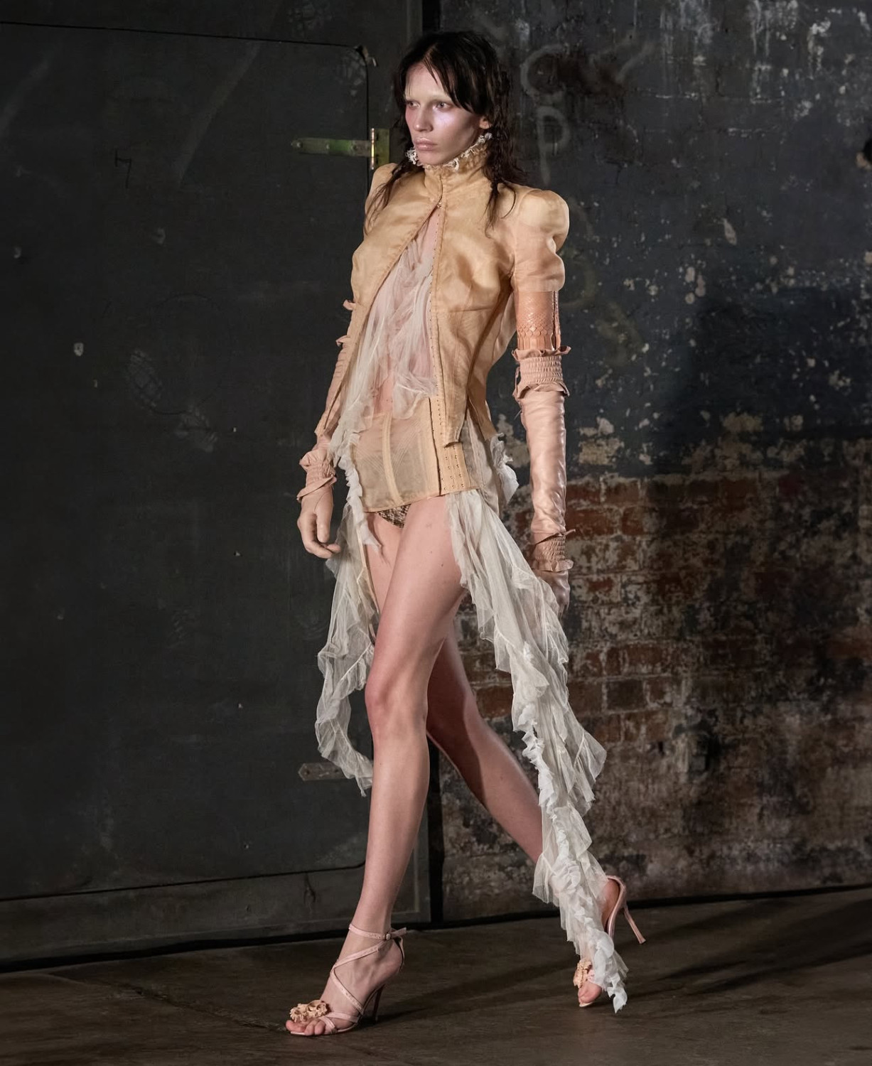 коллекция Dilara Findikoglu 2025