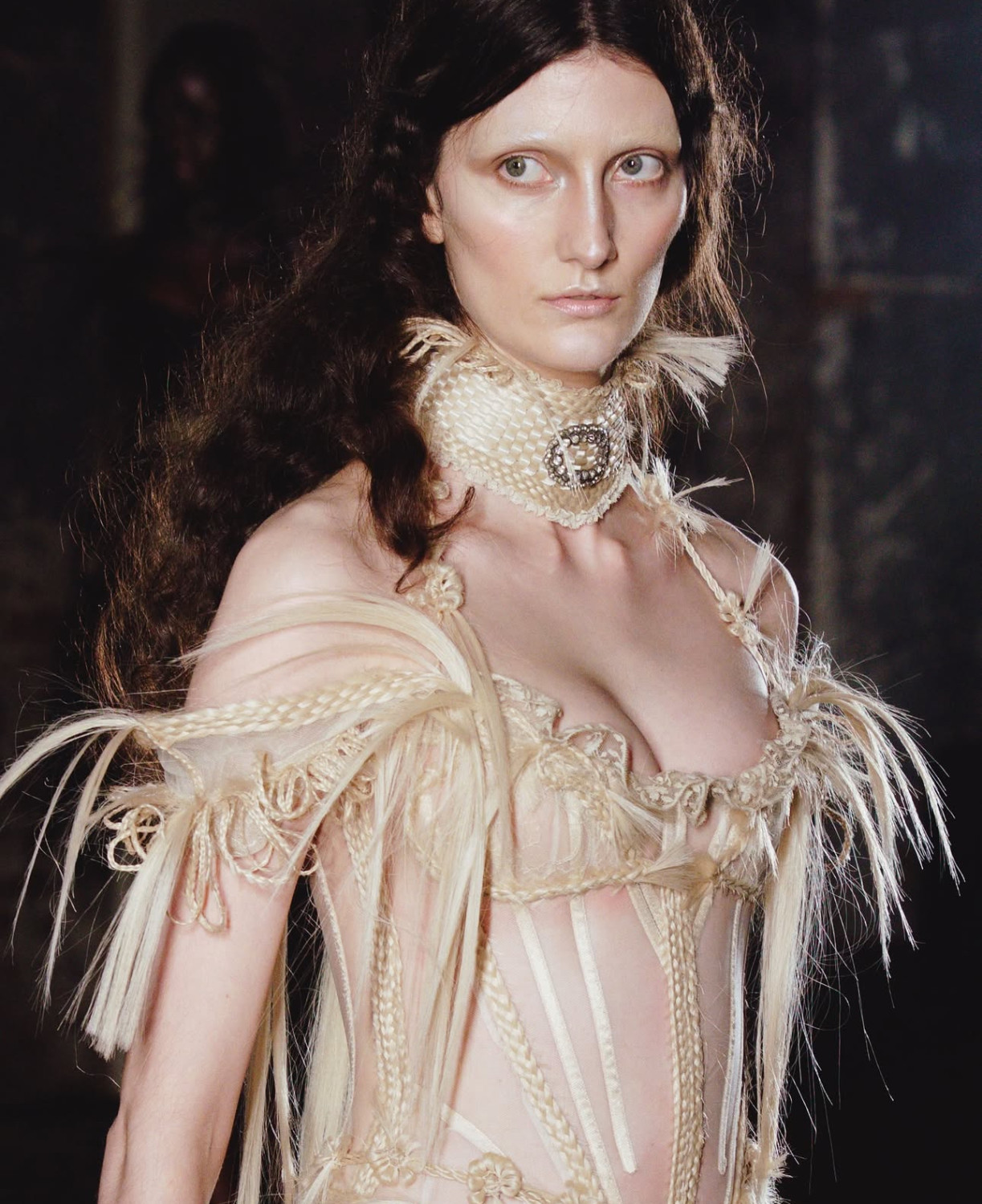 Бірінші адамнан жеке үйде жасалған бейне