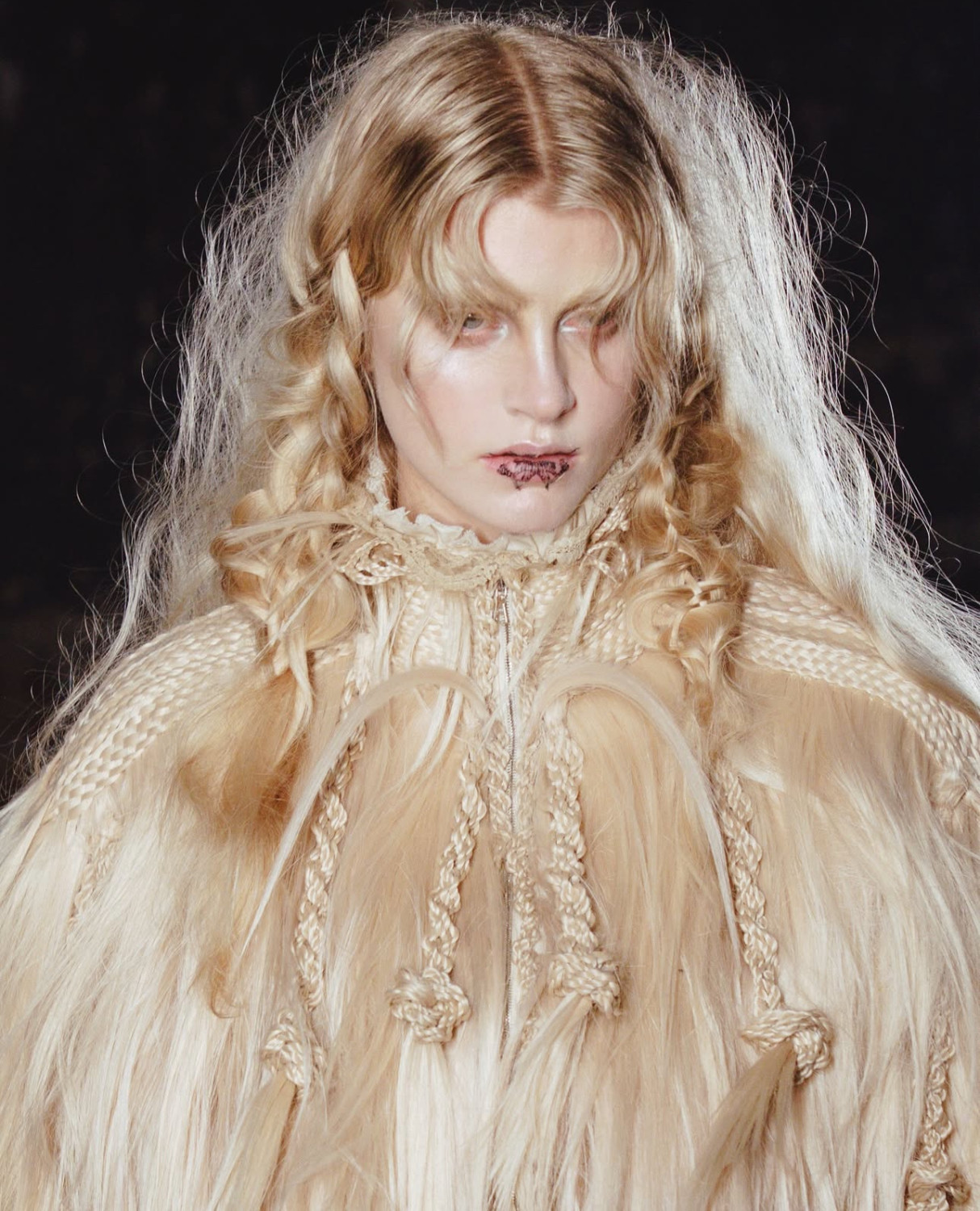 коллекция Dilara Findikoglu 2025