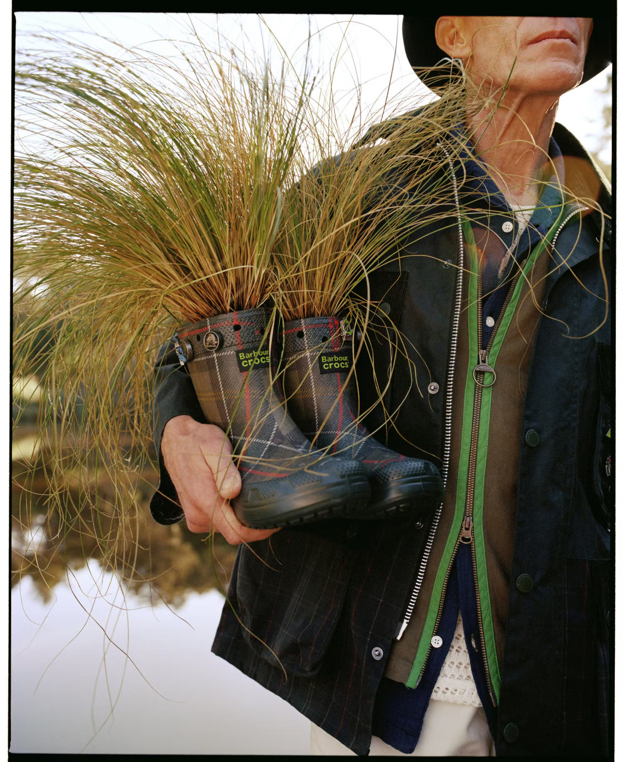 коллаборация Barbour Crocs