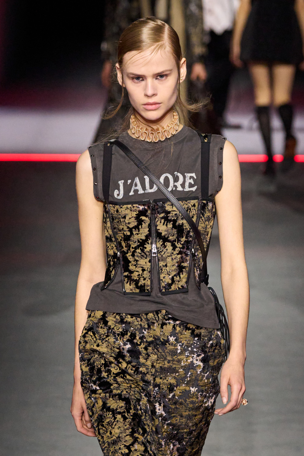 Dior перевыпускает футболку J’Adore