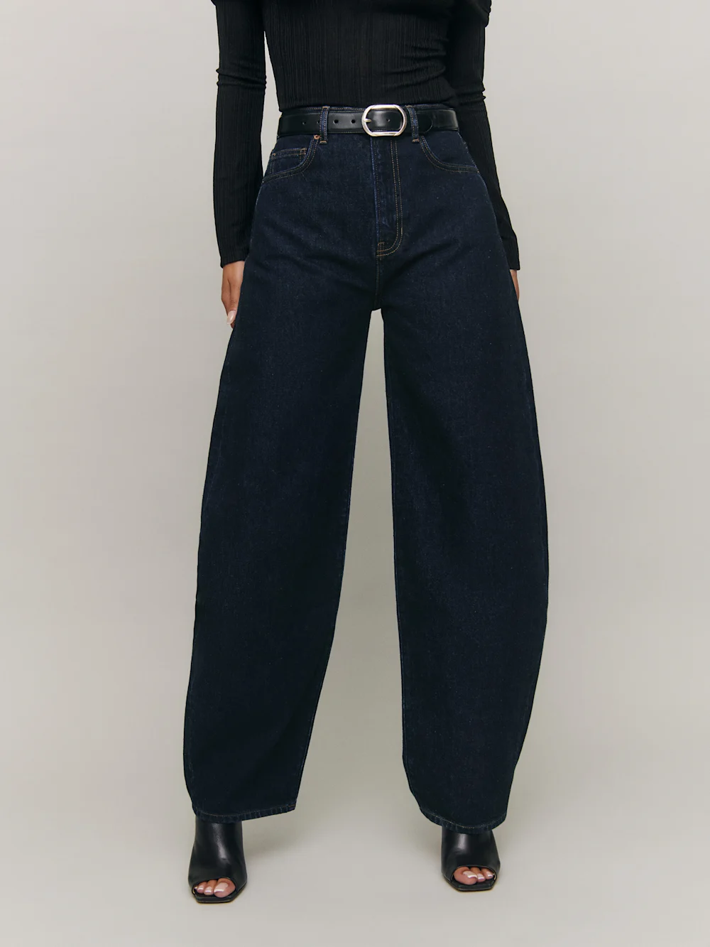 Джинсы-бочки тренд