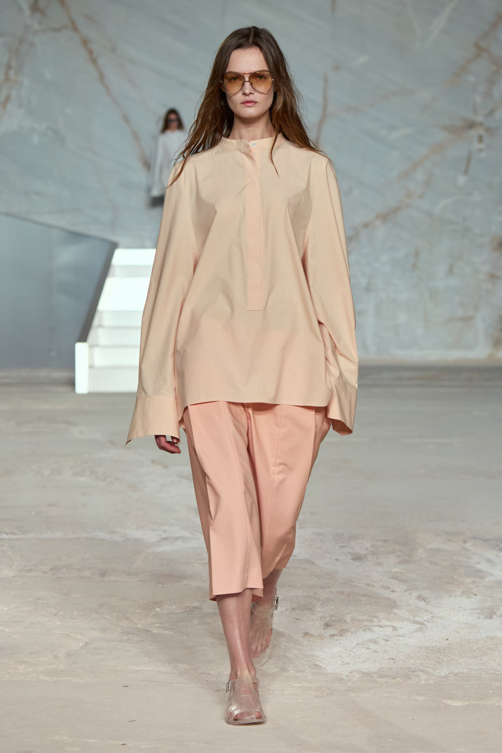 показ COS SS 2025