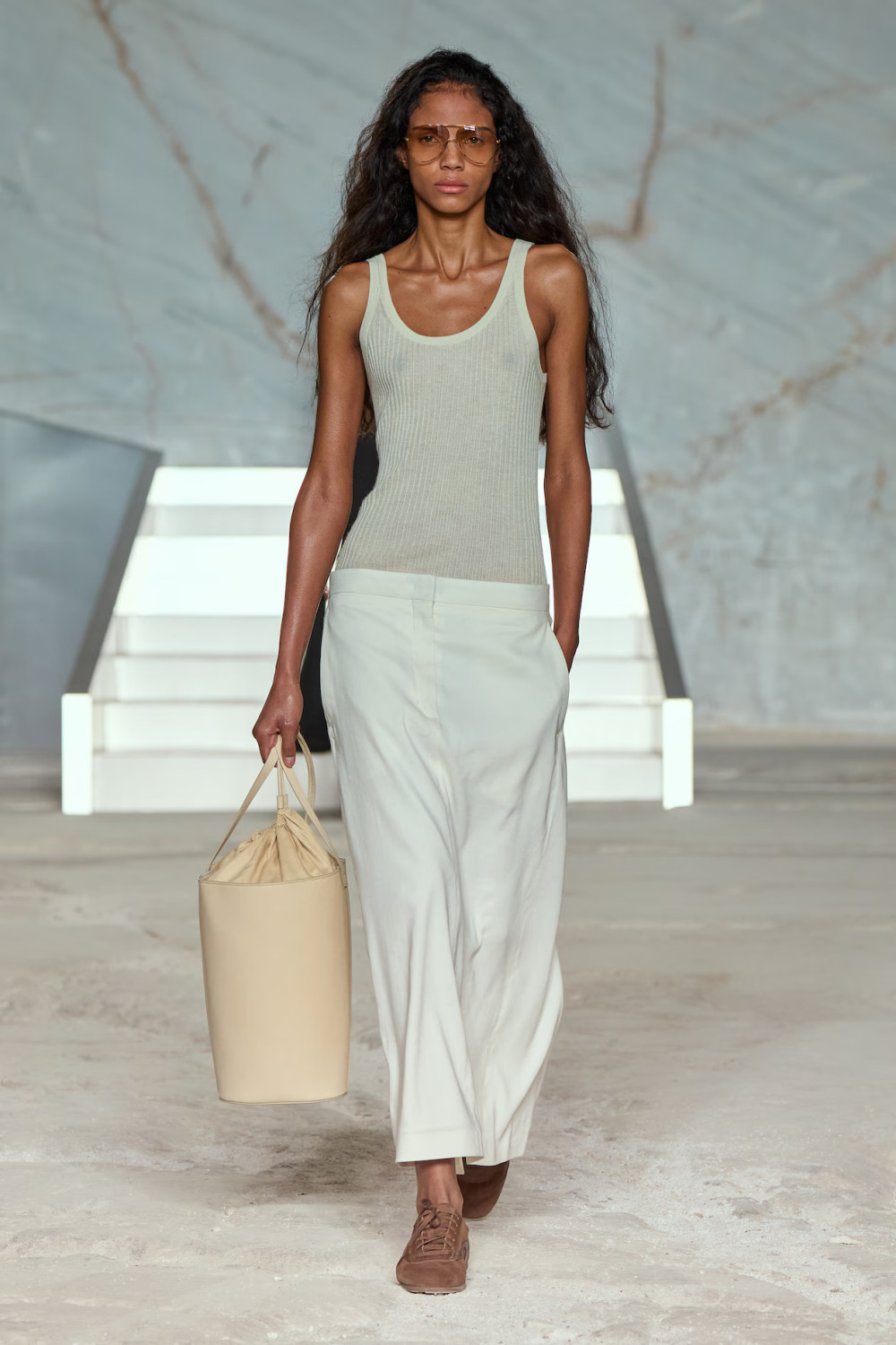 показ COS SS 2025