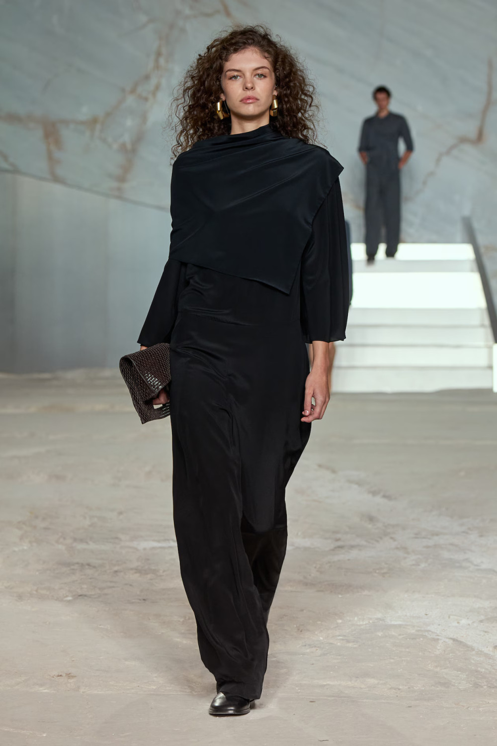 показ COS SS 2025