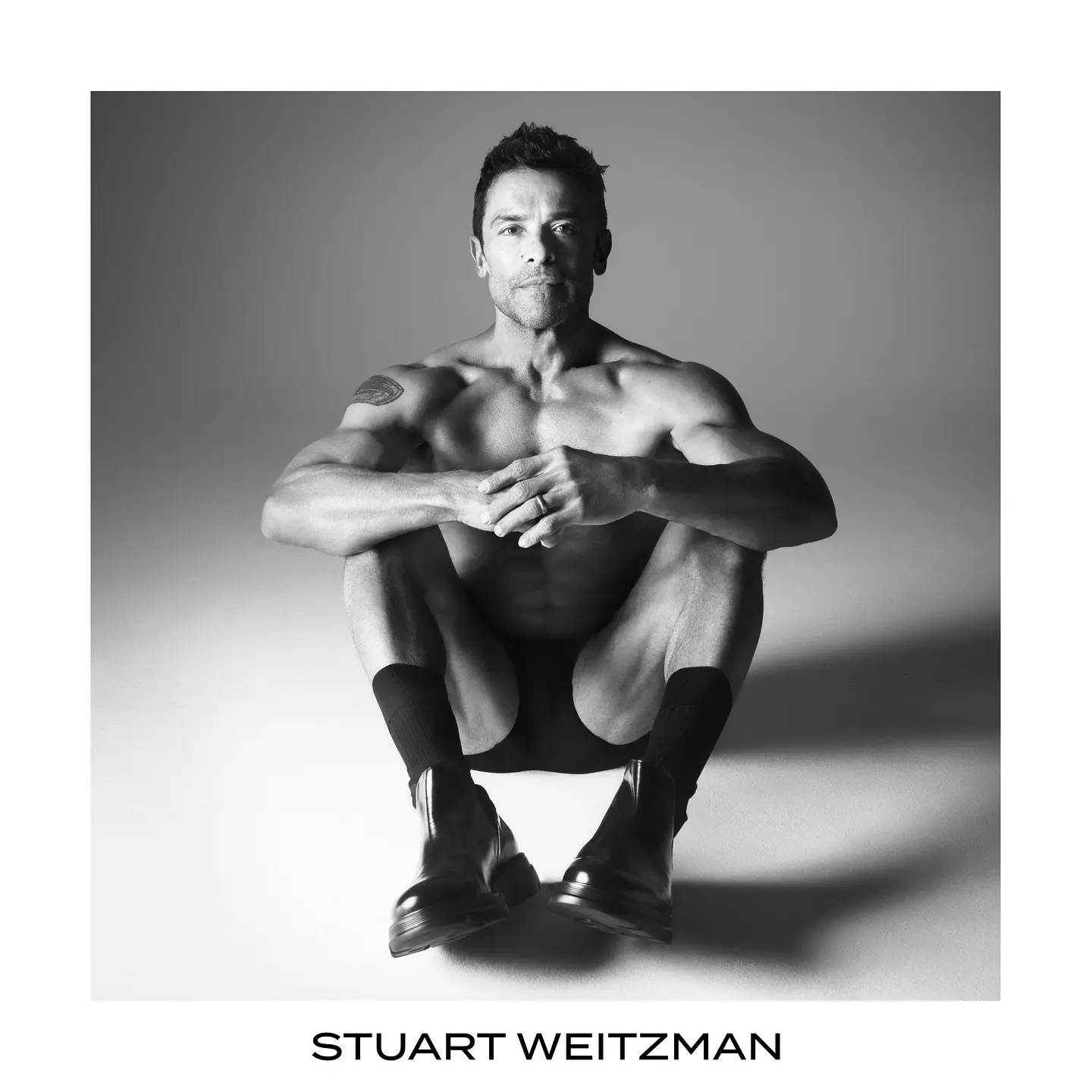 Марк Консуэлос Stuart Weitzman