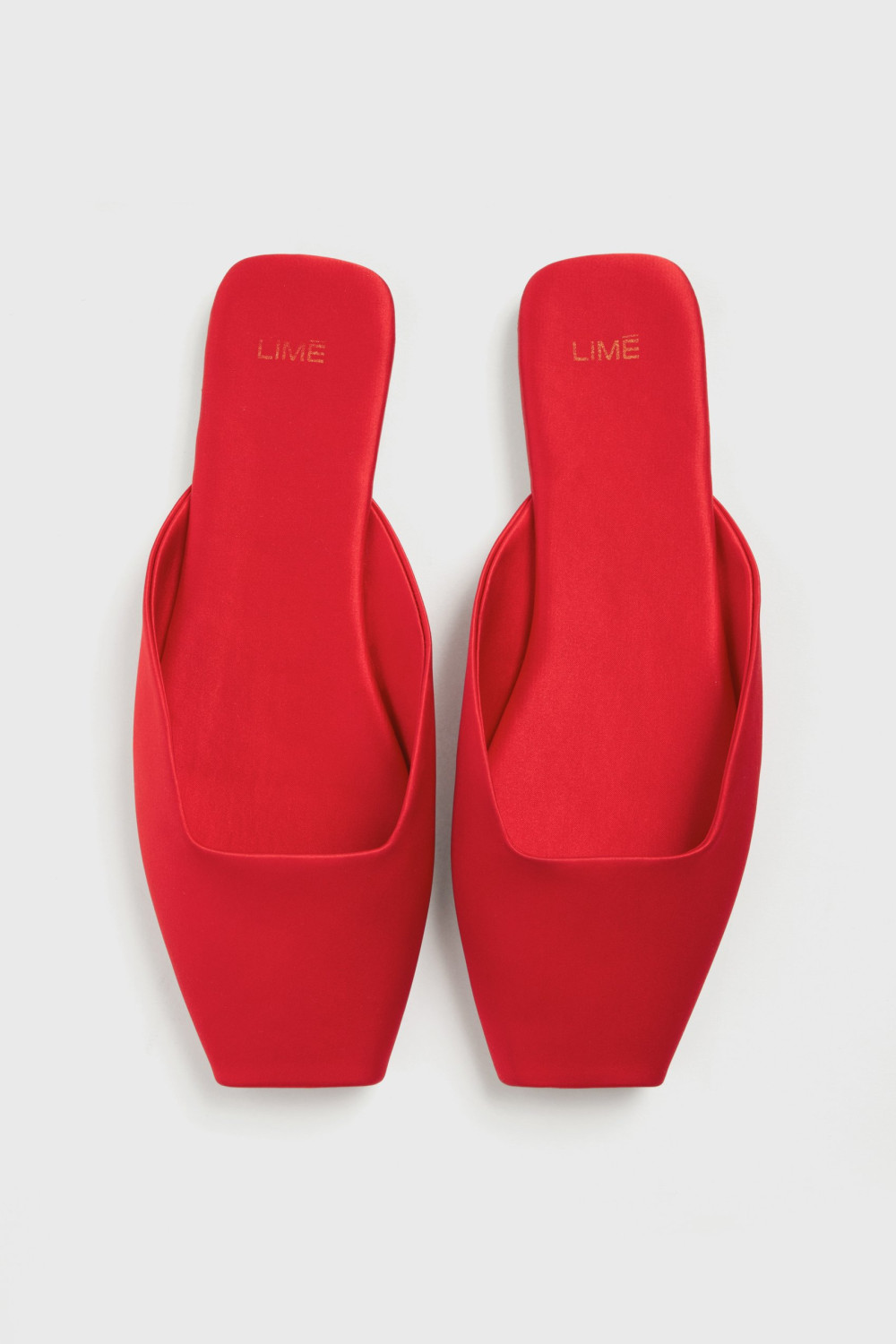 красная обувь тренд