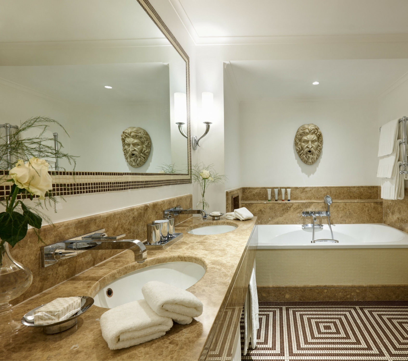 Hotel de Russie — тихий оазис посреди динамичного Рима