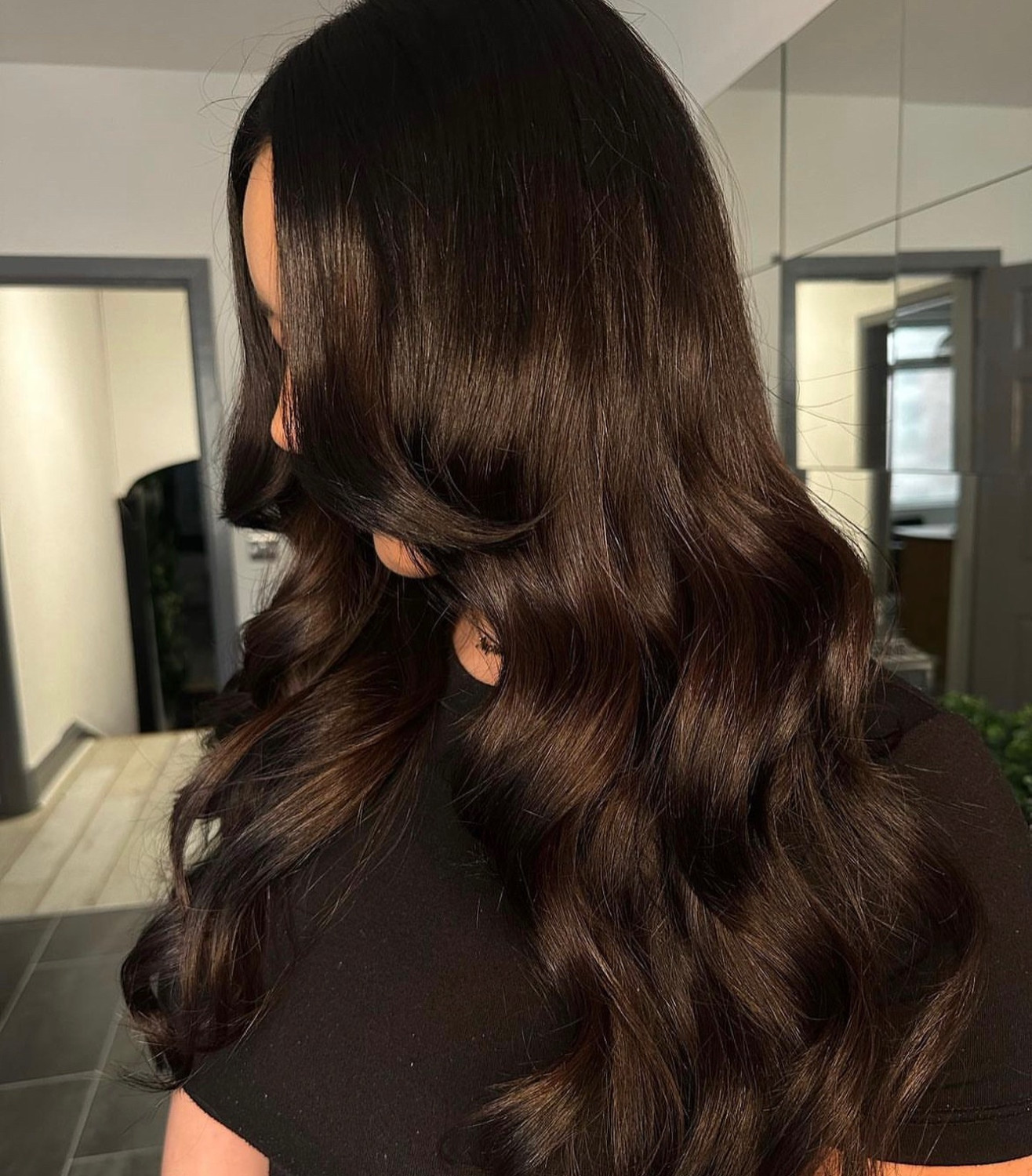 Эра брюнеток: 7 тенденций в окрашивании волос этого лета